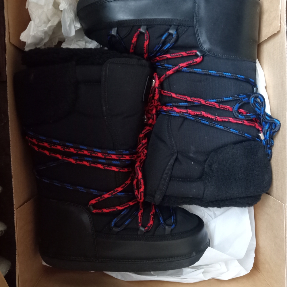 DSQUARED2 Black Boots with Red and Blue Laces